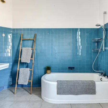 Βίλα Big House - Parking Privee - Piscine - Wifi - Equipee *