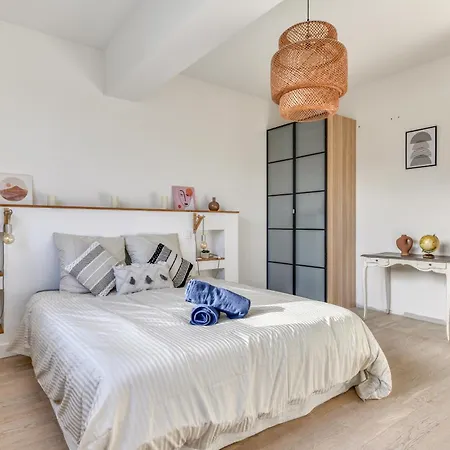 Βίλα Big House - Parking Privee - Piscine - Wifi - Equipee