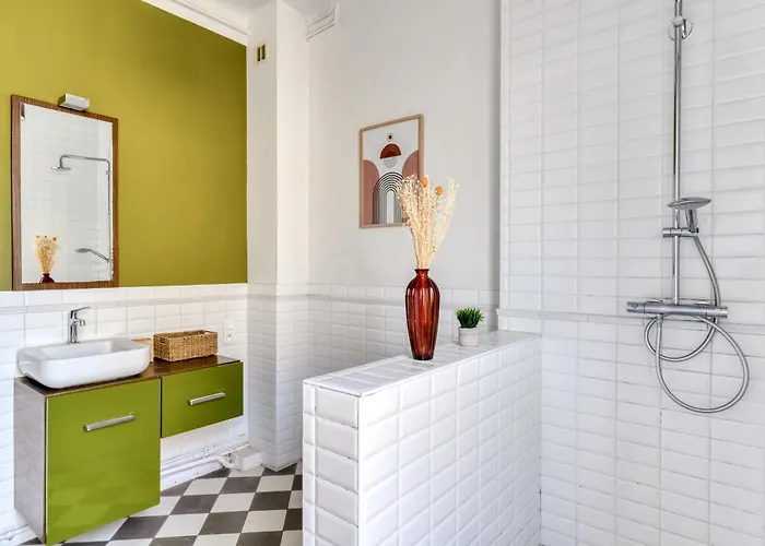 Big House - Parking Privee - Piscine - Wifi - Equipee