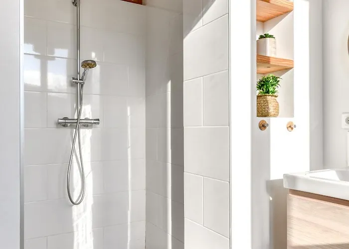 Big House - Parking Privee - Piscine - Wifi - Equipee