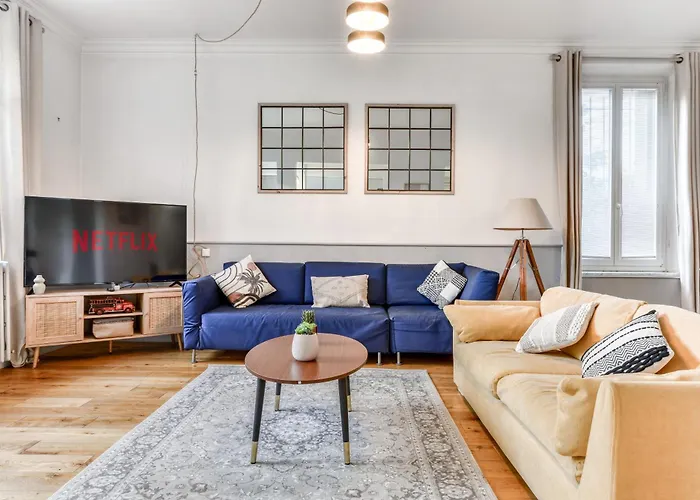 Big House - Parking Privee - Piscine - Wifi - Equipee *