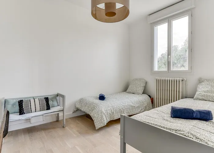 Villa Big House - Parking Privee - Piscine - Wifi - Equipee