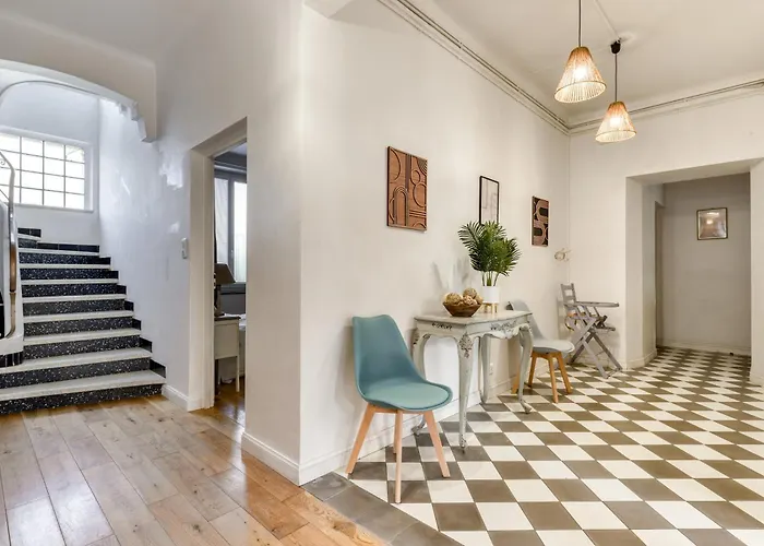 Big House - Parking Privee - Piscine - Wifi - Equipee