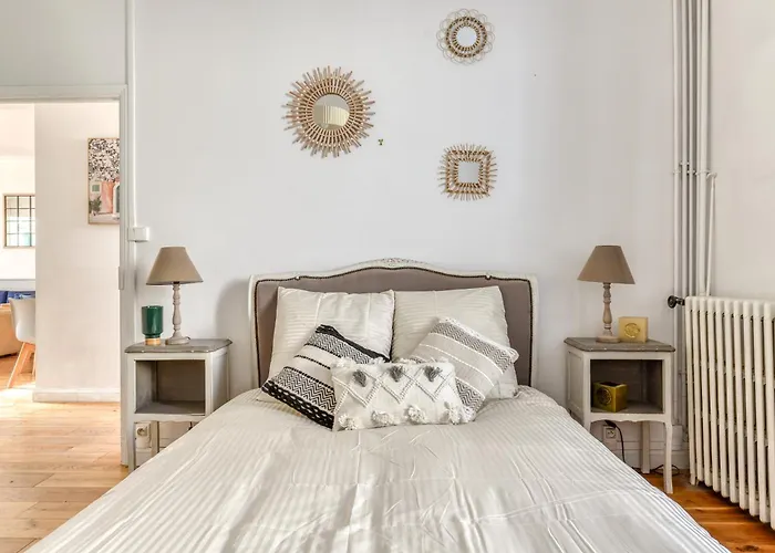 Big House - Parking Privee - Piscine - Wifi - Equipee *